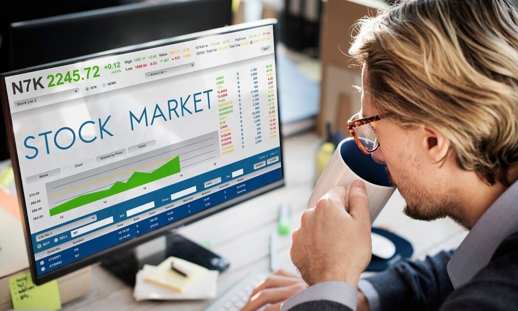 imgi_57_stock-exchange-trading-forex-finance-graphic-concept_53876-128042