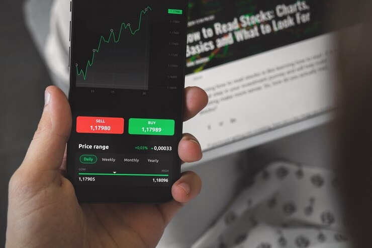 imgi_63_trading-stock-market-with-smartphone-home-trading-online-concept-woman-broker-inv imgi_63_trading-stock-market-with-smartphone-home-trading-online-concept-woman-broker-inv